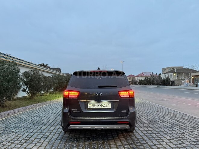 Kia Carnival-6