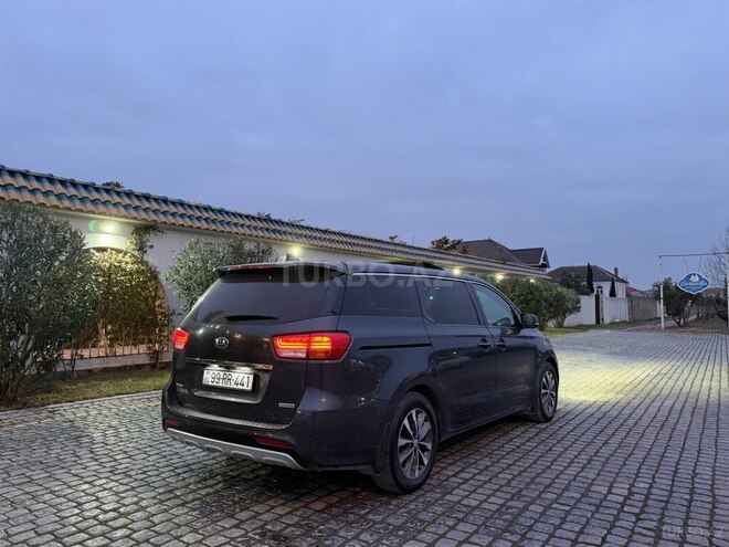 Kia Carnival-4