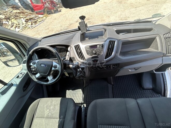 Ford Transit-3