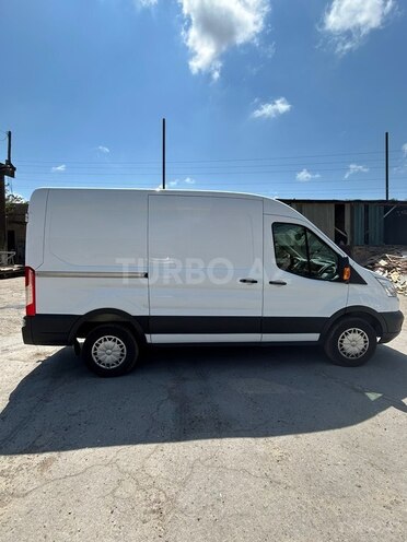 Ford Transit-12