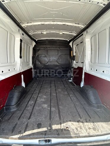 Ford Transit-10