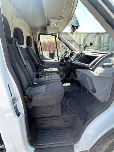 Ford Transit-14