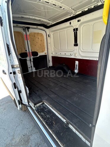 Ford Transit-13
