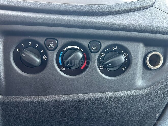 Ford Transit-15