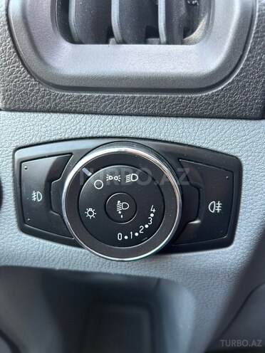 Ford Transit-16