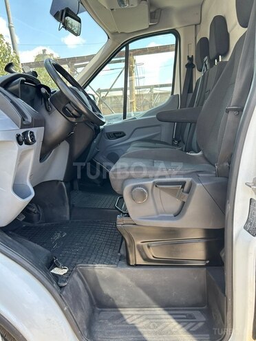 Ford Transit-21