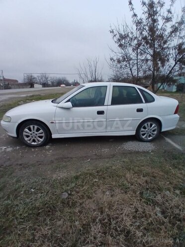 Opel Vectra 2000, 300,000 km - 1.8 l - Quba
