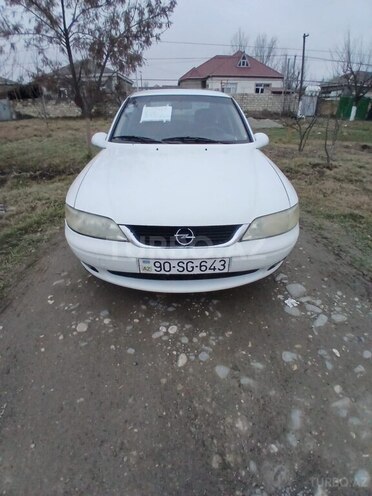 Opel Vectra 2000, 300,000 km - 1.8 l - Quba
