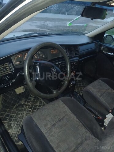 Opel Vectra 2000, 300,000 km - 1.8 l - Quba