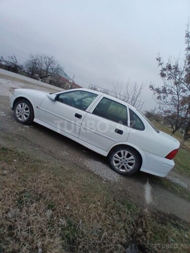 Opel Vectra 2000, 300,000 km - 1.8 l - Quba
