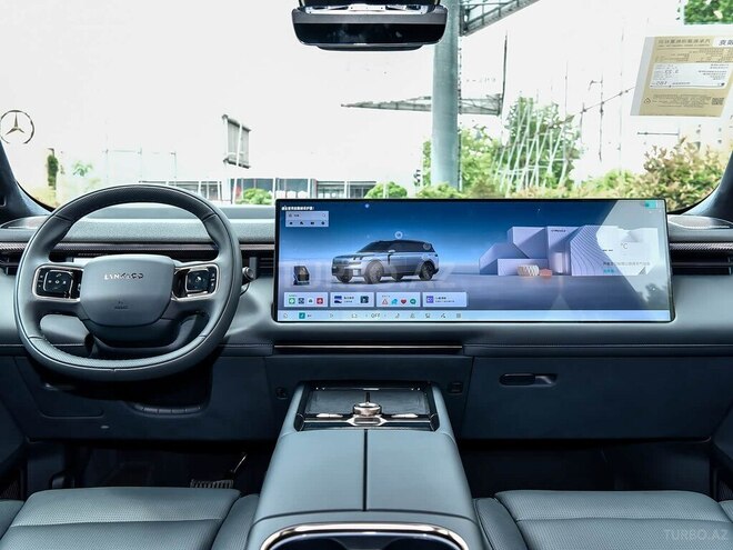 Lynk & Co 900-8