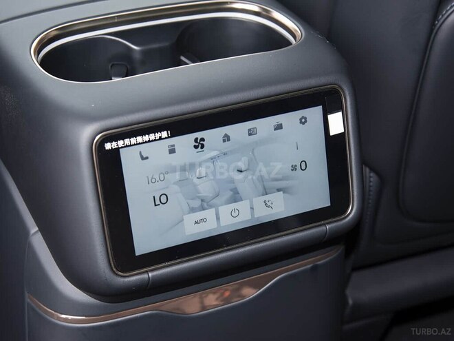 Lynk & Co 900-14
