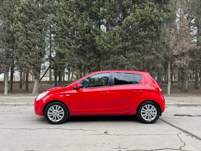 Hyundai i20-12