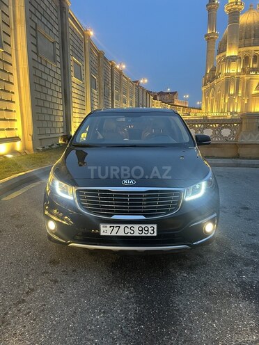 Kia Carnival-1