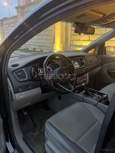 Kia Carnival-9