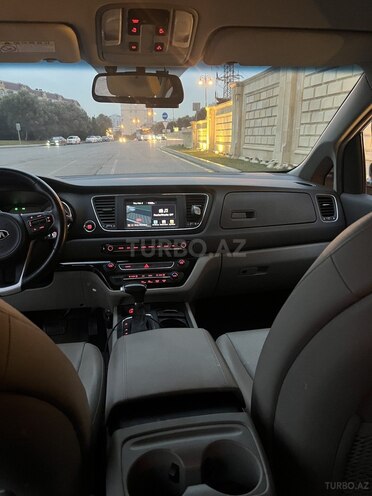 Kia Carnival-7