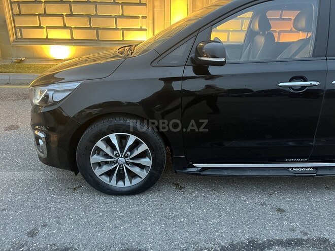 Kia Carnival-19