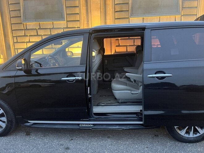 Kia Carnival-11
