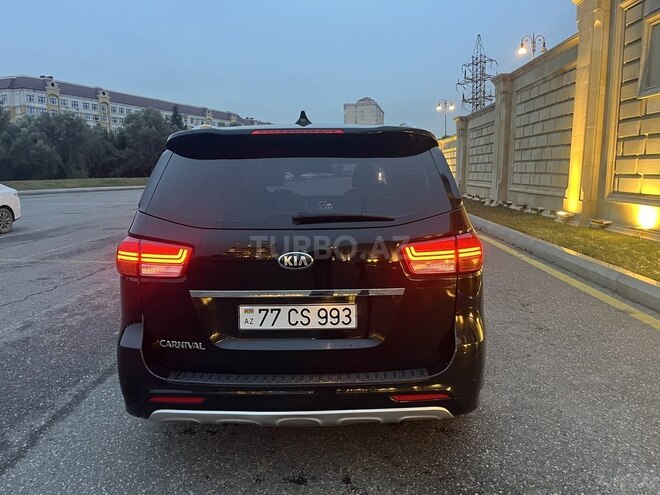 Kia Carnival-13