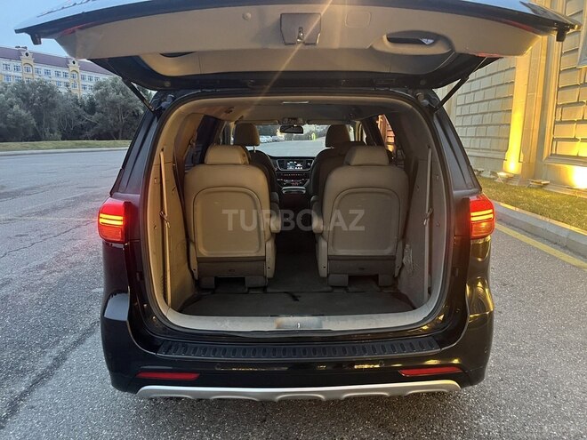 Kia Carnival-12