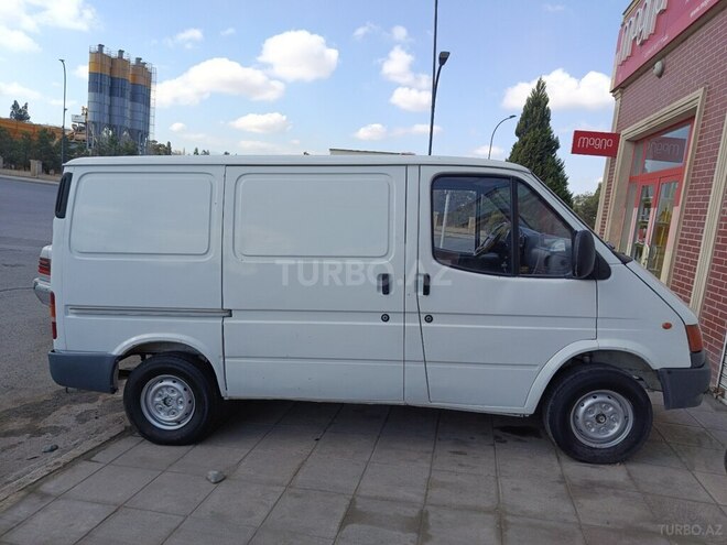 Ford Transit-4