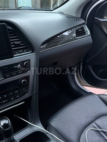 Hyundai Sonata-14