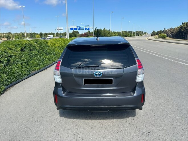 Toyota Prius V-6