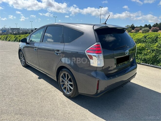 Toyota Prius V-4
