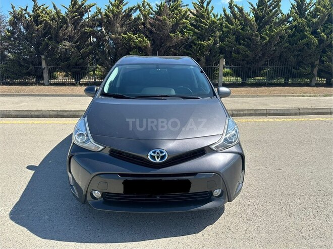Toyota Prius V-5