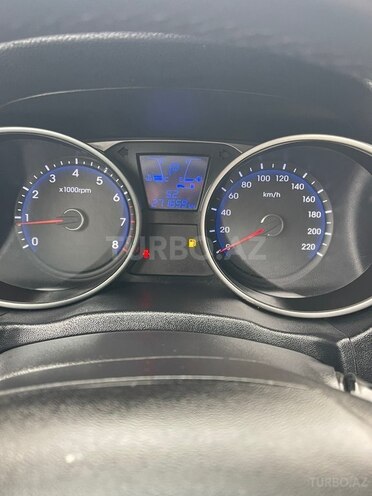 Hyundai ix35-12