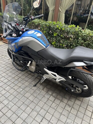 CFMOTO 650 MT-5