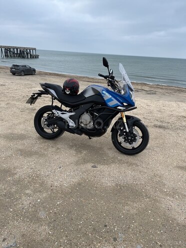 CFMOTO 650 MT-7