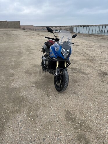 CFMOTO 650 MT-6