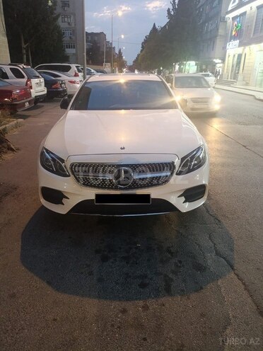 Mercedes E 300 4MATIC-1