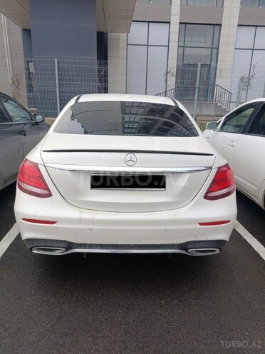 Mercedes E 300 4MATIC-4