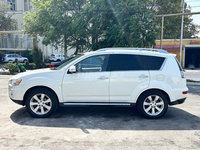 Mitsubishi Outlander-2