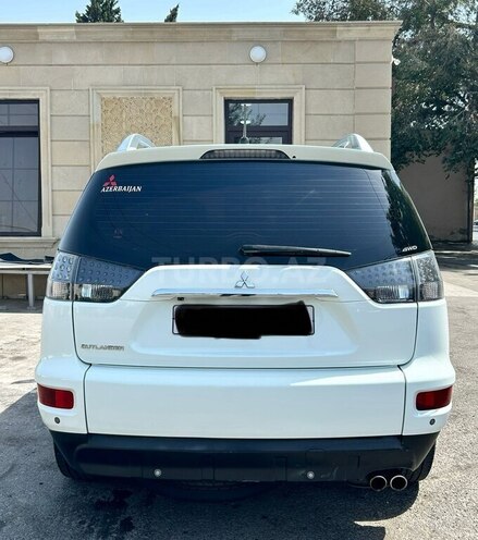 Mitsubishi Outlander-3