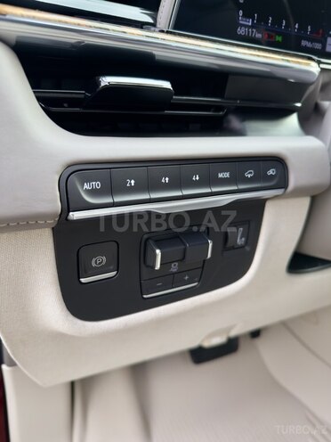 Cadillac Escalade-12
