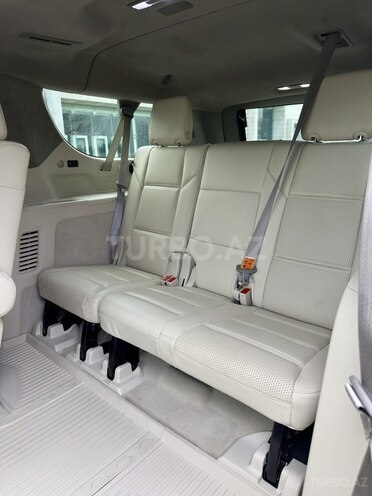 Cadillac Escalade-15