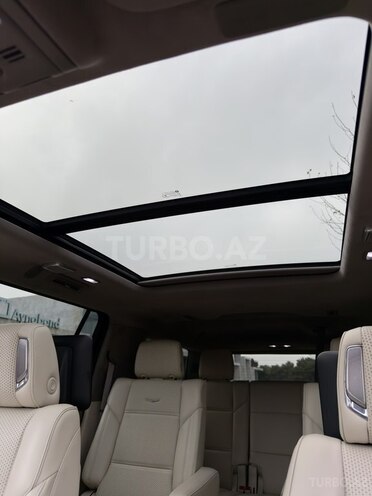 Cadillac Escalade-17