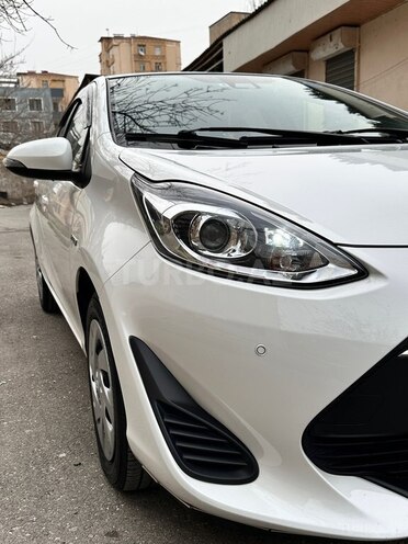 Toyota Aqua-2