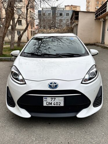 Toyota Aqua-1