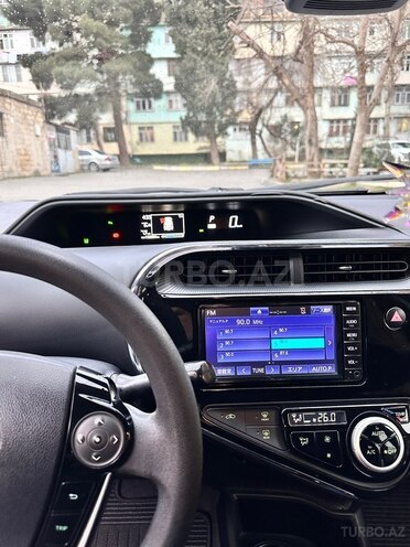 Toyota Aqua-10