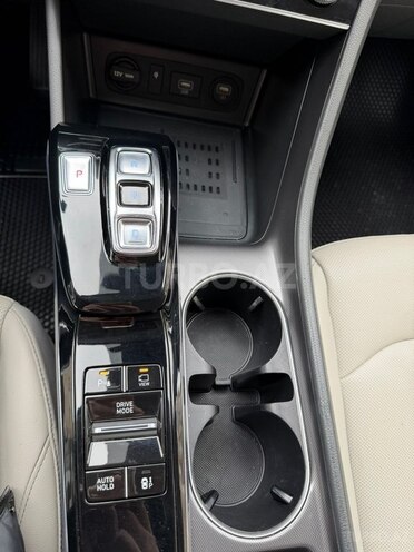 Hyundai Sonata-16