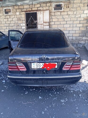 Mercedes E 240 2000, 450,000 km - 2.4 l - Zaqatala