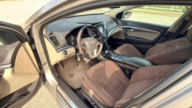 Hyundai i40-10
