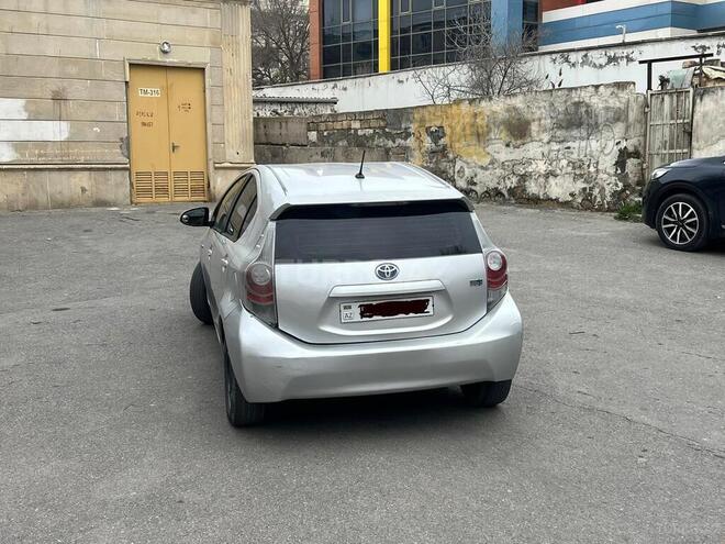 Toyota Prius C 2014, 250,000 km - 1.5 л - Bakı