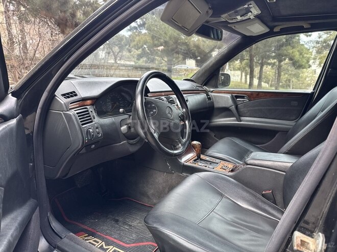 Mercedes E 240 1999, 300,000 km - 2.4 l - Bakı