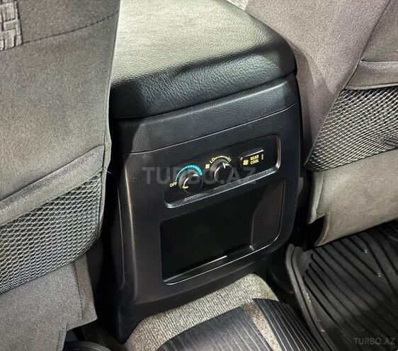 Toyota Land Cruiser Prado-11