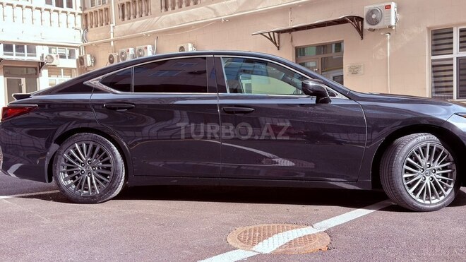 Lexus ES 300h-9
